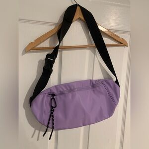 Street Level® NWOT Lavender Athletic Buckle Adjustable Belt Bag